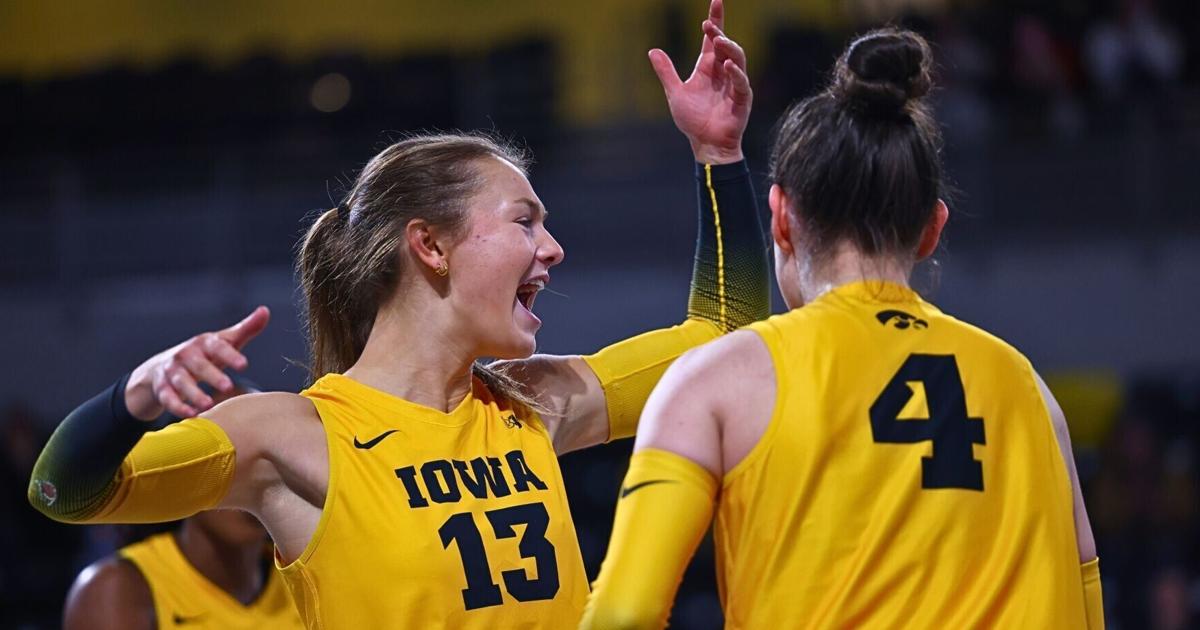Who stood out for Hawkeyes in Iowa volleyball's 3-0 start to 2026
