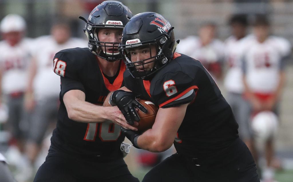 College Football Wartburg Rolls Past Monmouth 38 9 Football