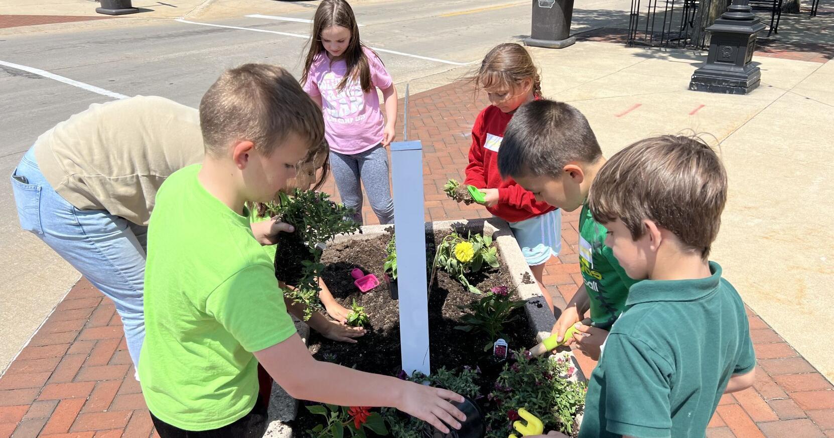 St. Edward students plant flowers in downtown Waterloo - Vimarsana News