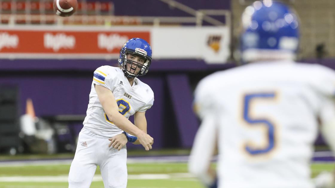 All State Football Ne Iowa Players Rake In Honors Football