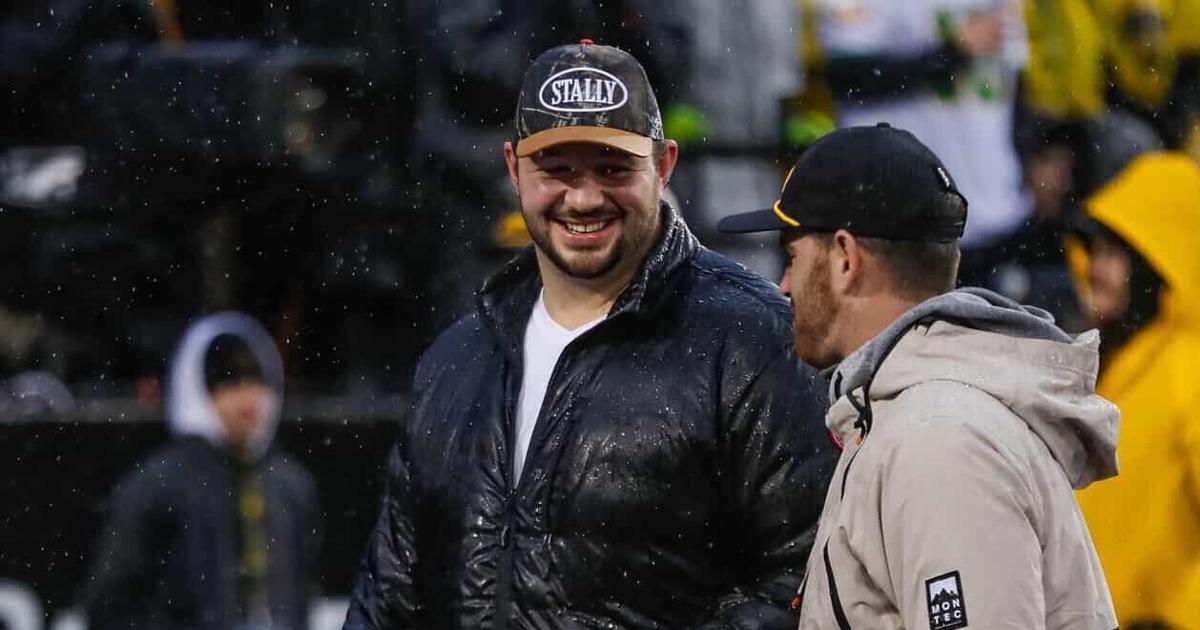 Cedar Falls native, ex-Hawkeye offensive lineman finds next chapter in apparel brand Stally