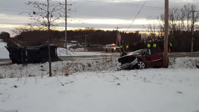 UPDATE: 4 hurt in crash north of Cedar Falls