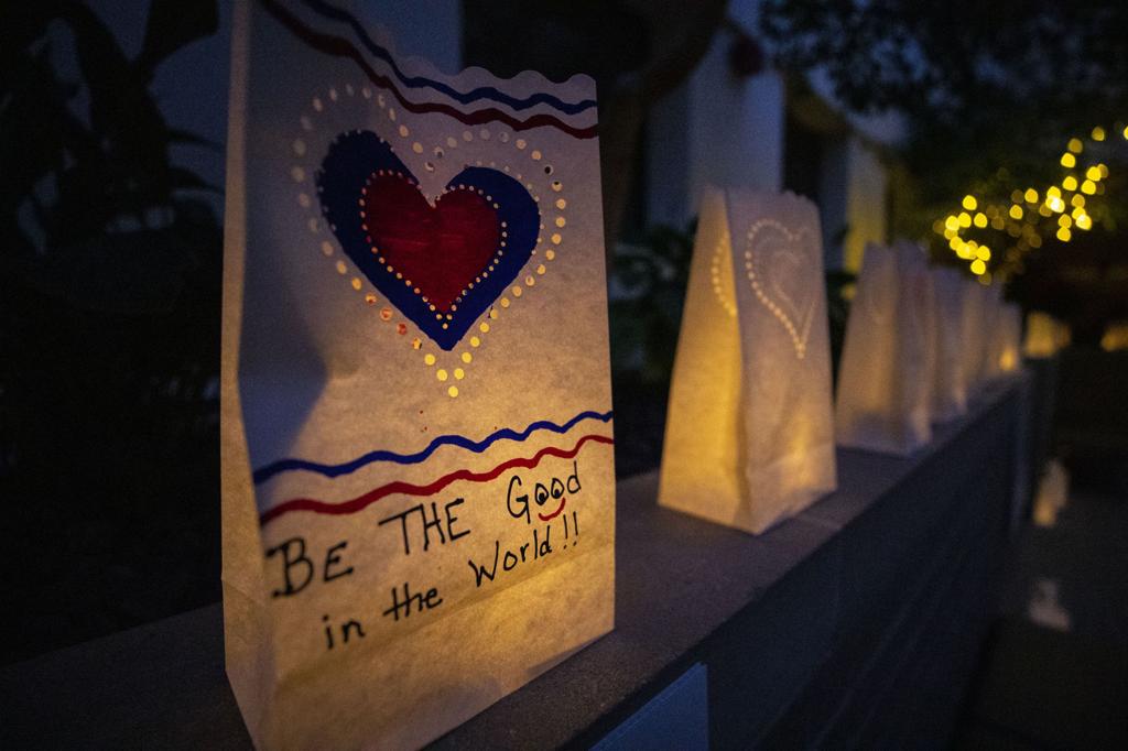 Watch Now Lighting The Way With Grateful Hearts Unitypoint Health Allen Hospital Hosts Luminary Event Local News Wcfcourier Com