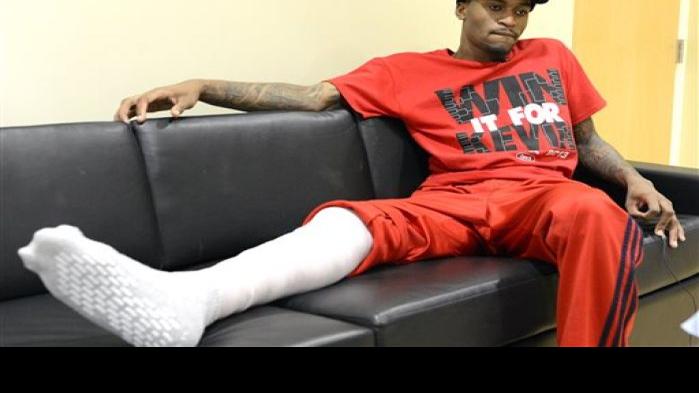 Louisville S Ware Upbeat Despite Broken Leg Basketball