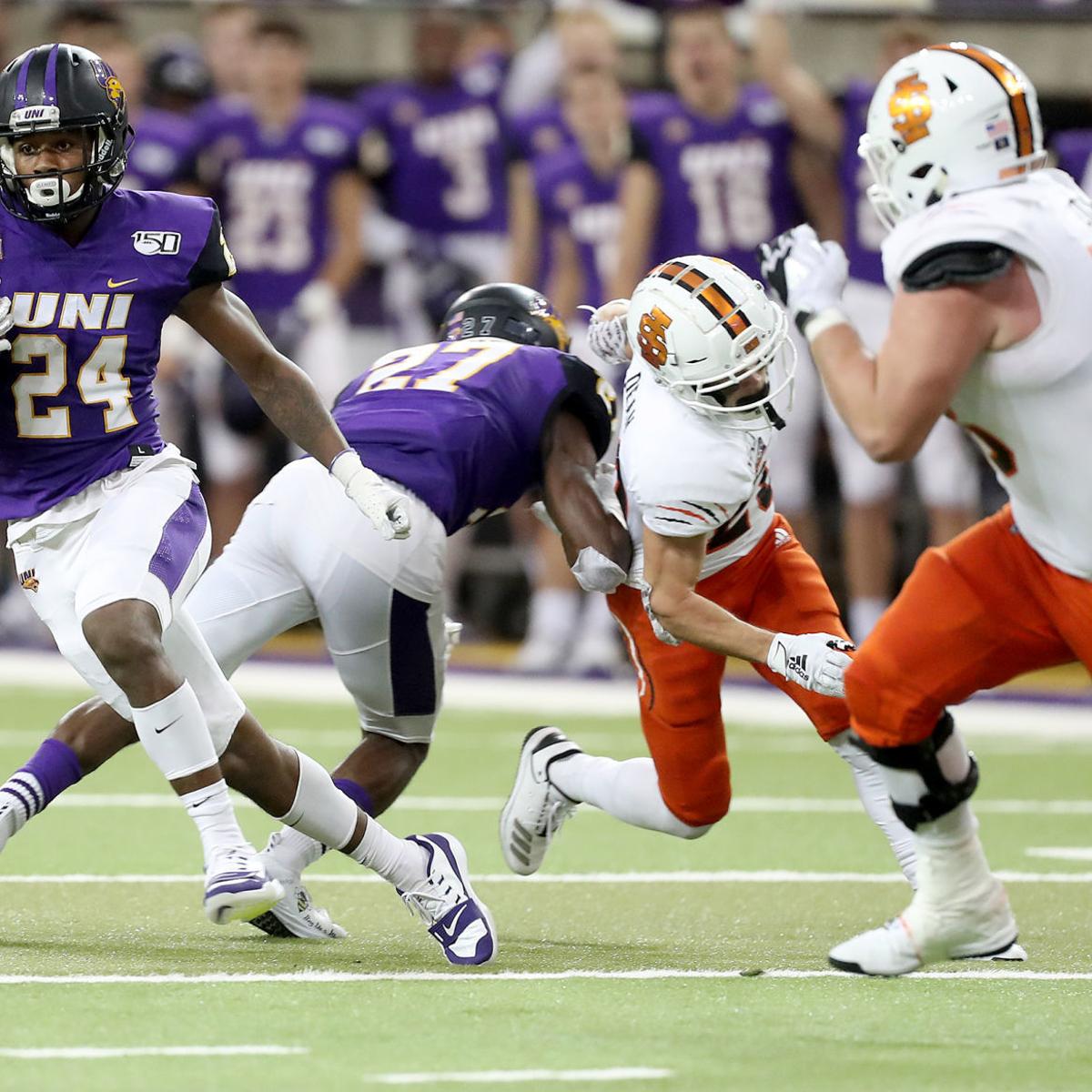 College Football Brown Has Made Impact On No 5 Uni S Defense