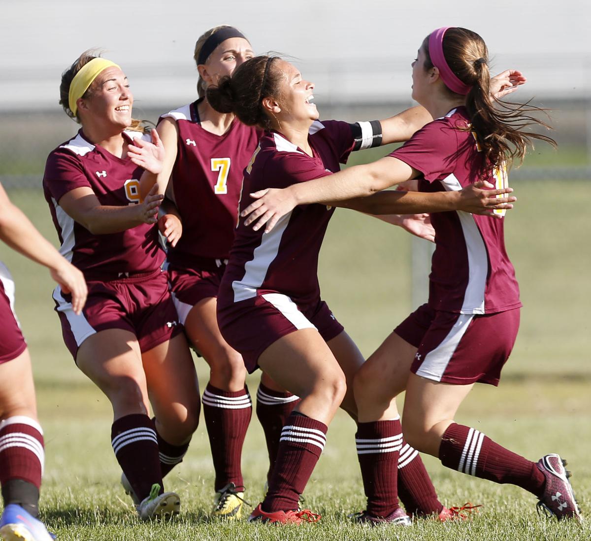 Prep Girls Soccer Overtime Goal Lifts No 6 Denver Into State Over No 3 Columbus 3 2 Soccer Wcfcourier Com