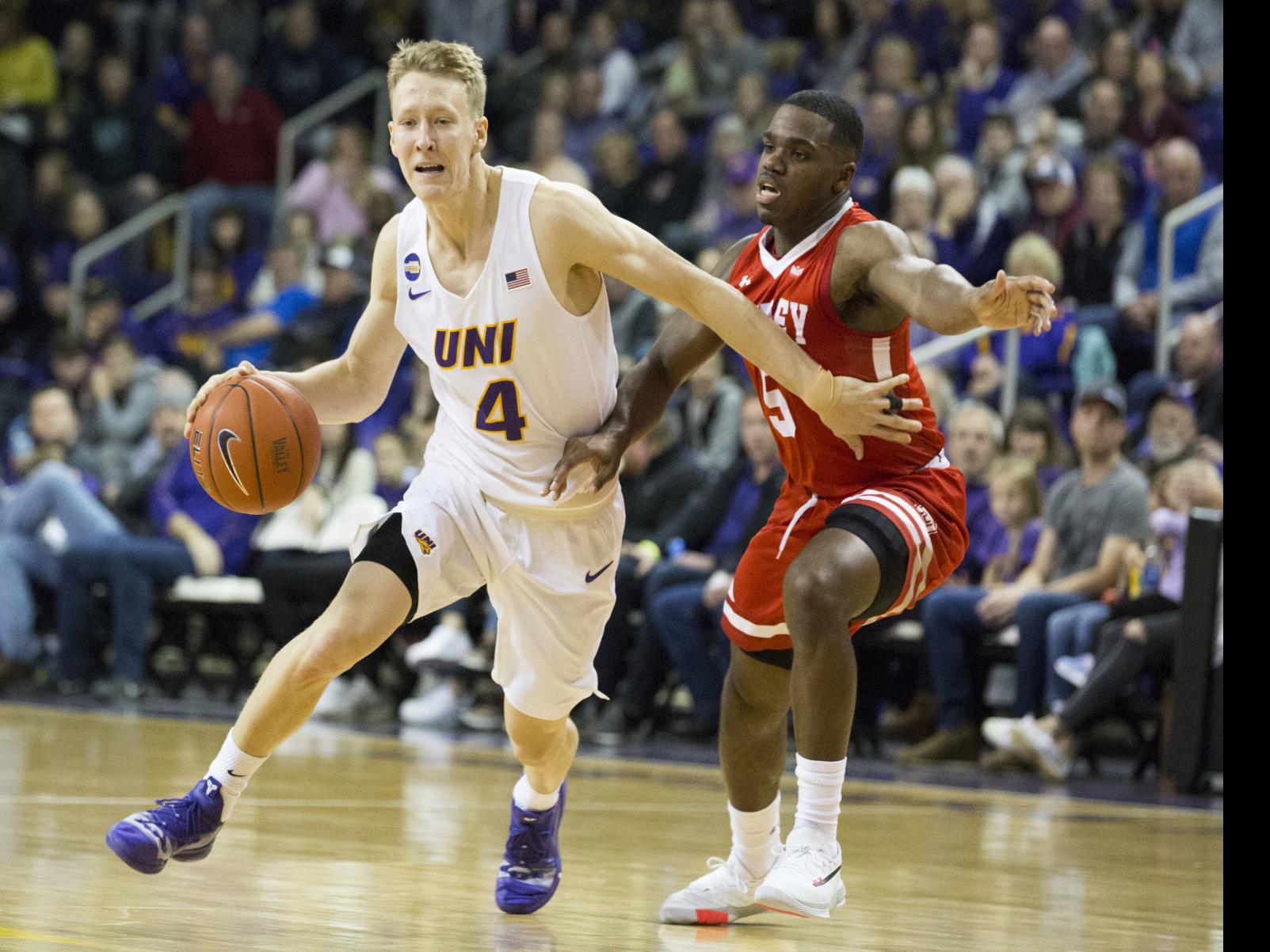 College Men S Basketball Green Lifts Uni Past Bradley In Thriller