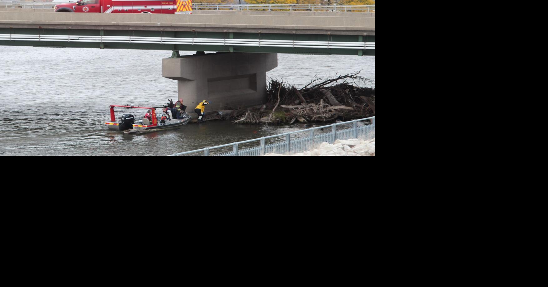 Waterloo firefighters rescue man from Cedar River downtown