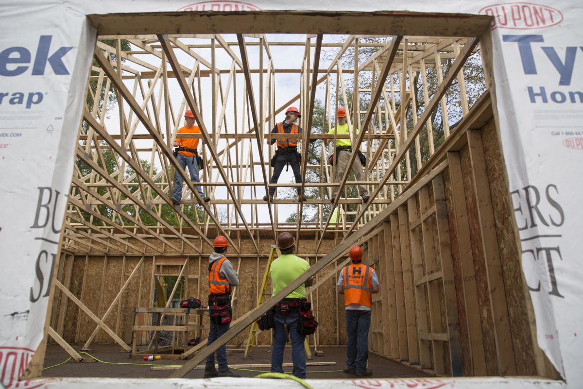 Hawkeye Community College program builds house, neighborhood