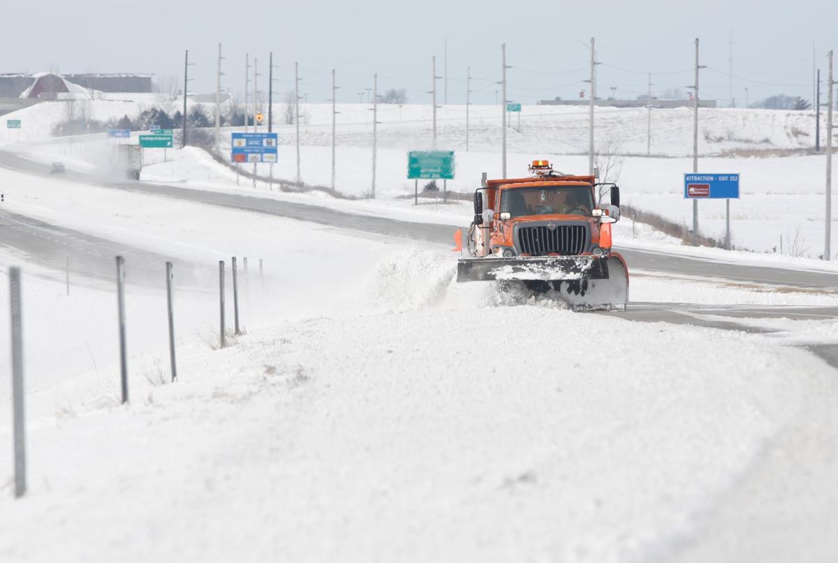 WaterlooCedar Falls, N.E. Iowa dig out from 'deep six' snow Local