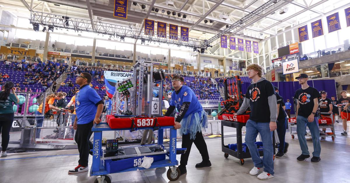 Robotics Comp Robotics teams compete in regional competition at McLeod