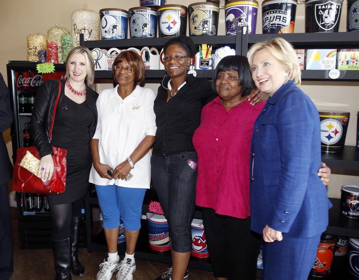 Clinton makes stop for snacks at Popcorn Heaven Caucuses
