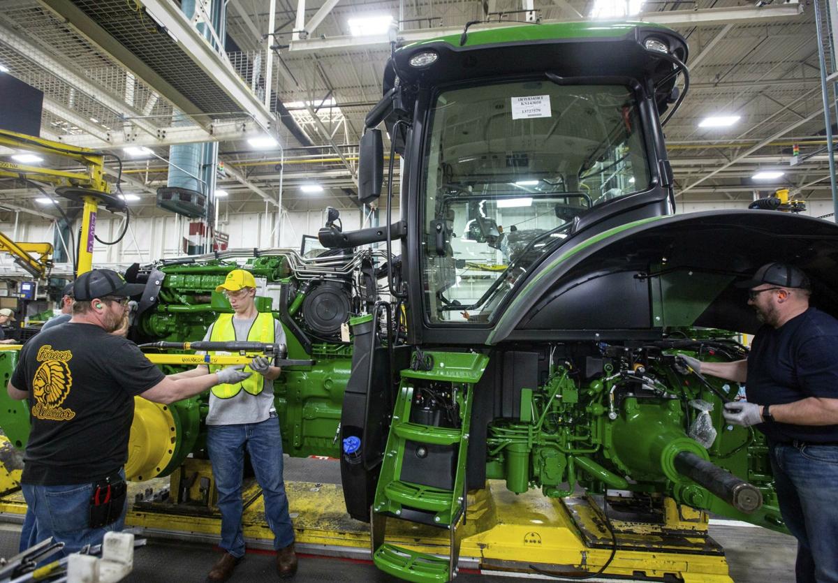 040919ap-deere-1