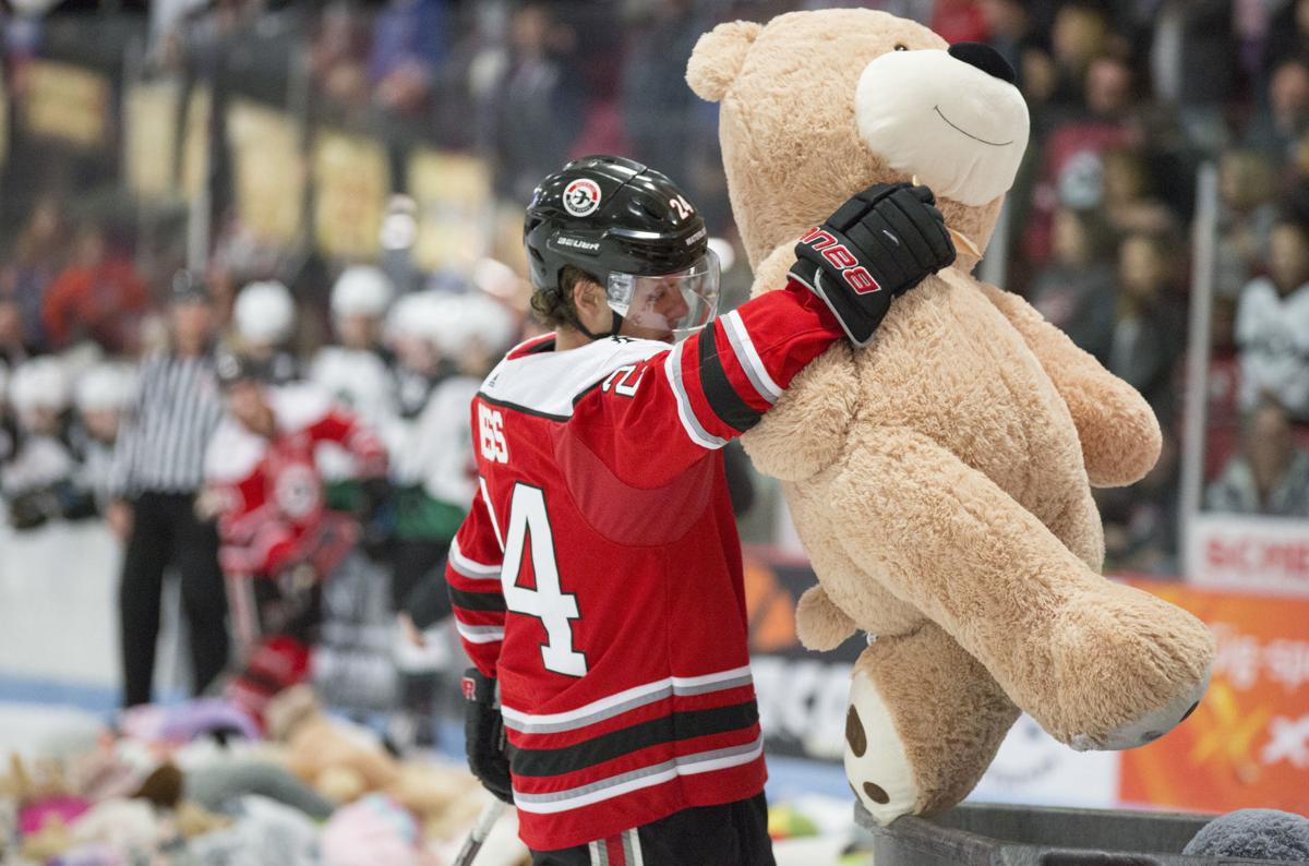 112819kw-black-hawks-hockey-04