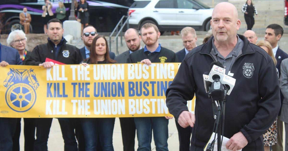 Union truckers protest