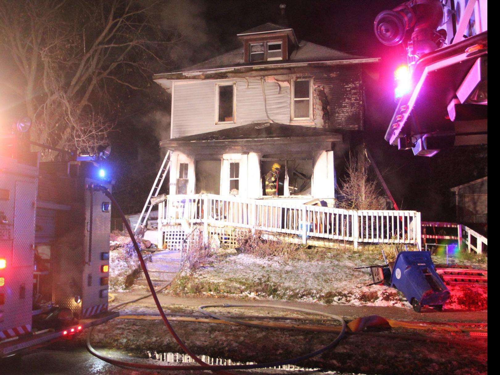 Woman Injured In Waterloo House Fire Photos Local News Wcfcourier Com
