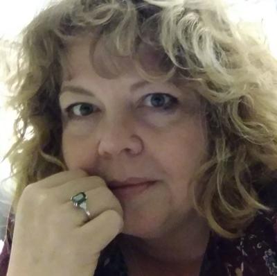 Cedar Falls woman offers 'death doula' services | Local ...