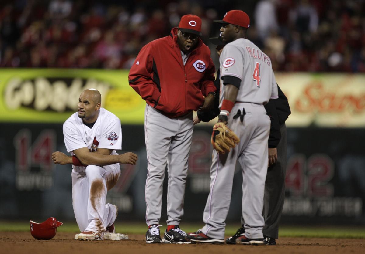 Chicago Cubs manager Lou Piniella, left, hugs Cincinnati Reds