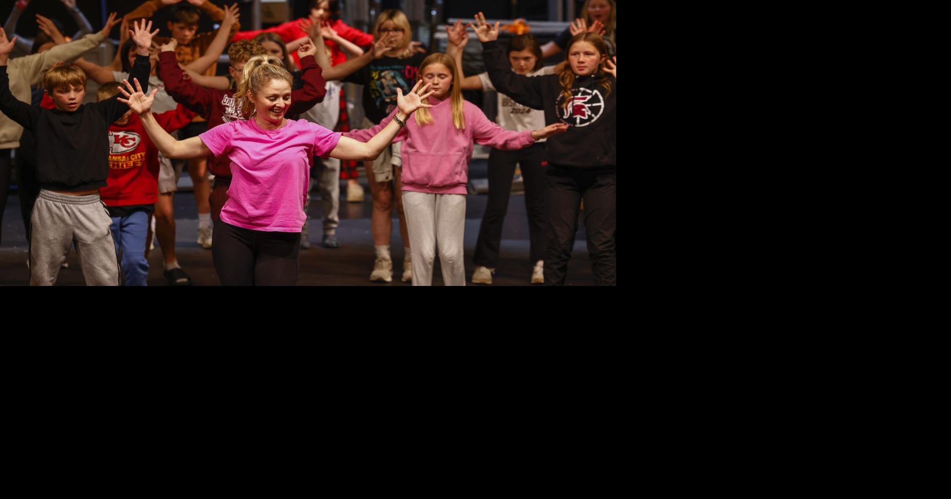 A class act: Broadway actor Hayley Podschun visits Grundy Center Schools