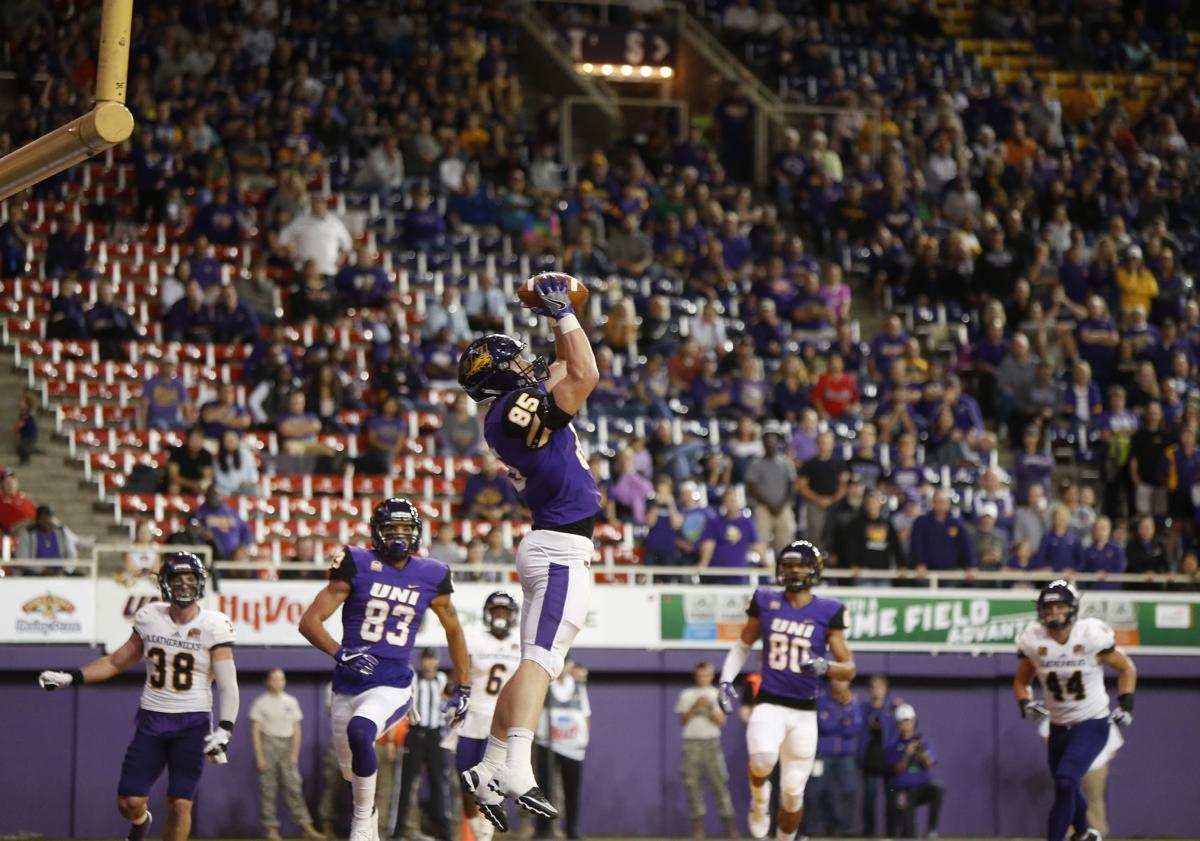 100717mp-uni-wiu-fb-9