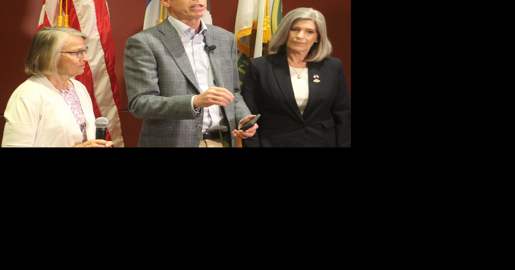 Energy Secretary: Support to continue for Ames lab, but not wind-energy incentives