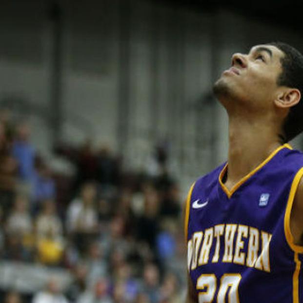 College Basketball Uni Falls In Ot At Loyola 93 87 Men S