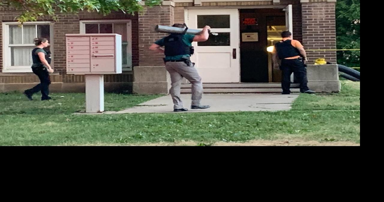 Man shot outside apartment arrested for carrying rifle