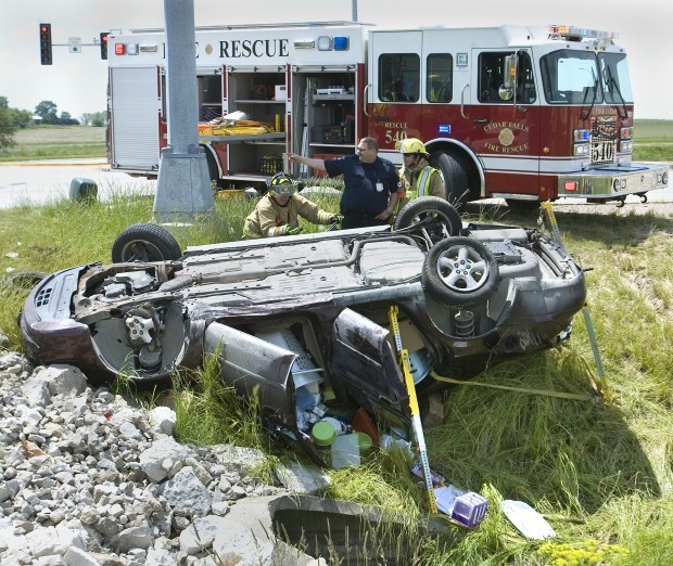 One hurt in rollover crash in Cedar Falls