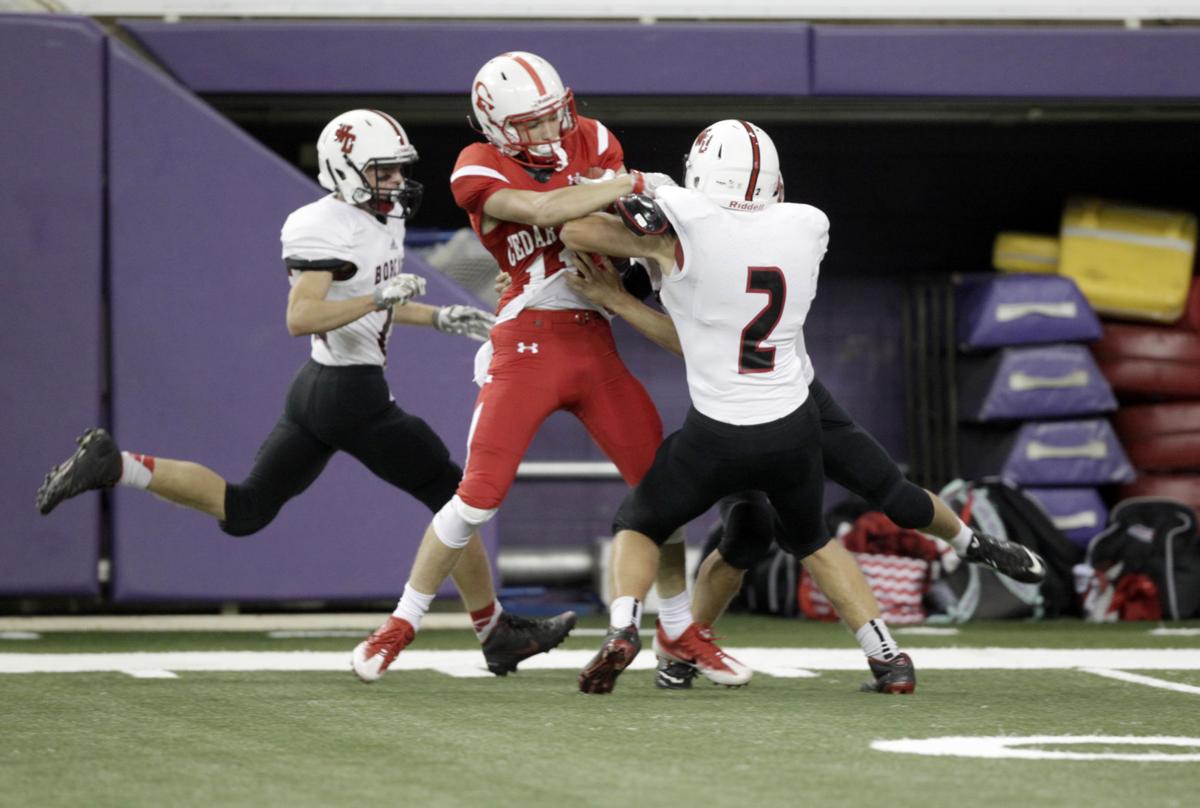 Prep football: Western Dubuque stuns Cedar Falls in thriller, 17-15