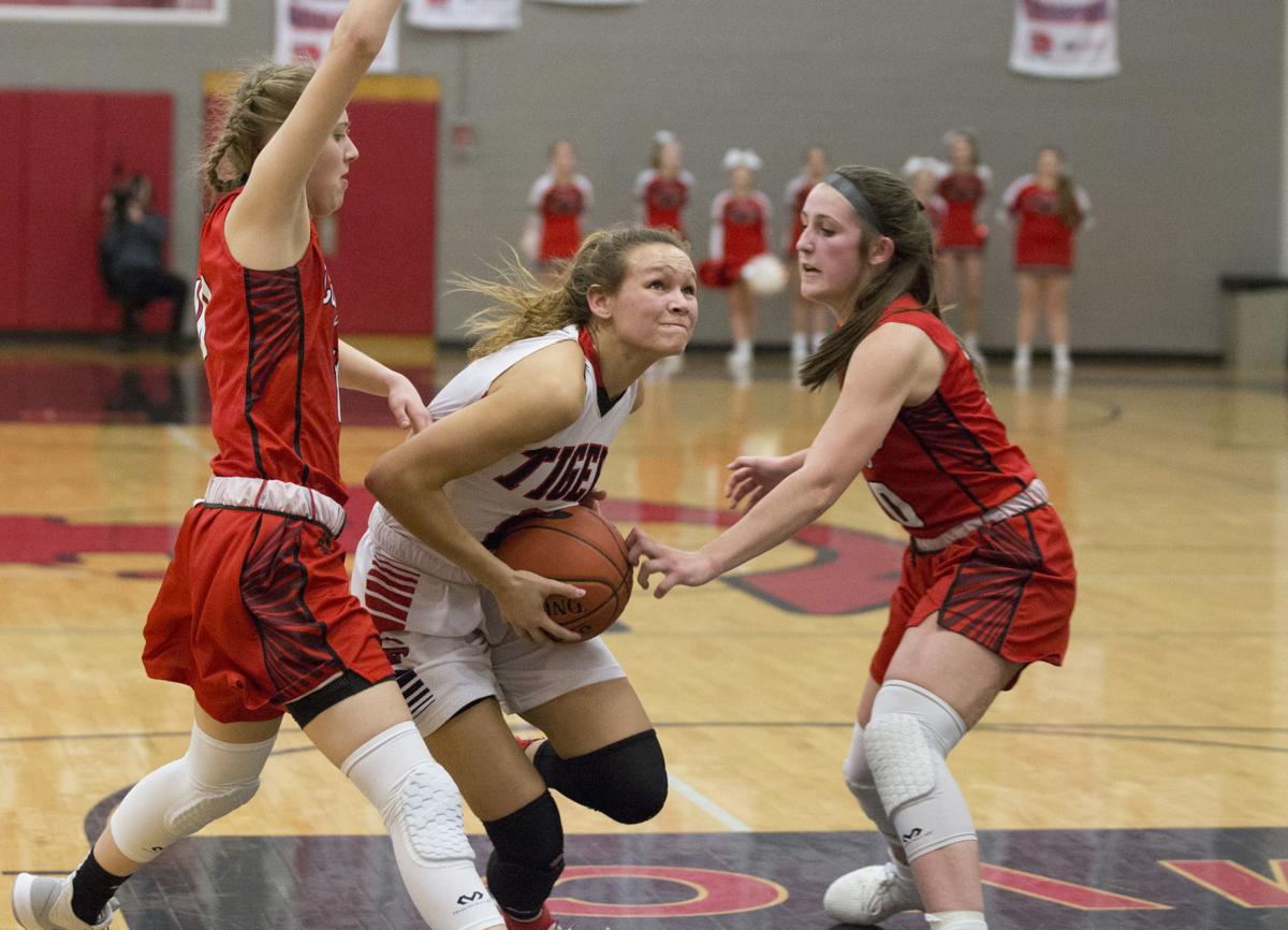 No 1 City High Survives No 7 Cedar Falls In Overtime