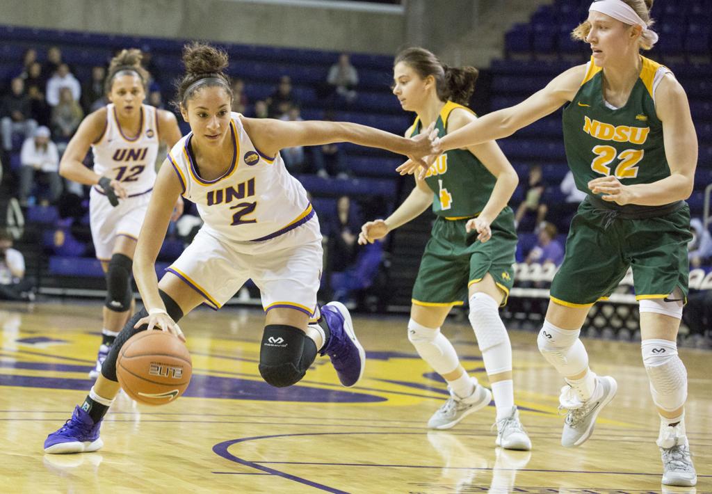 College Women S Basketball Uni Hits The Ground Running Womens