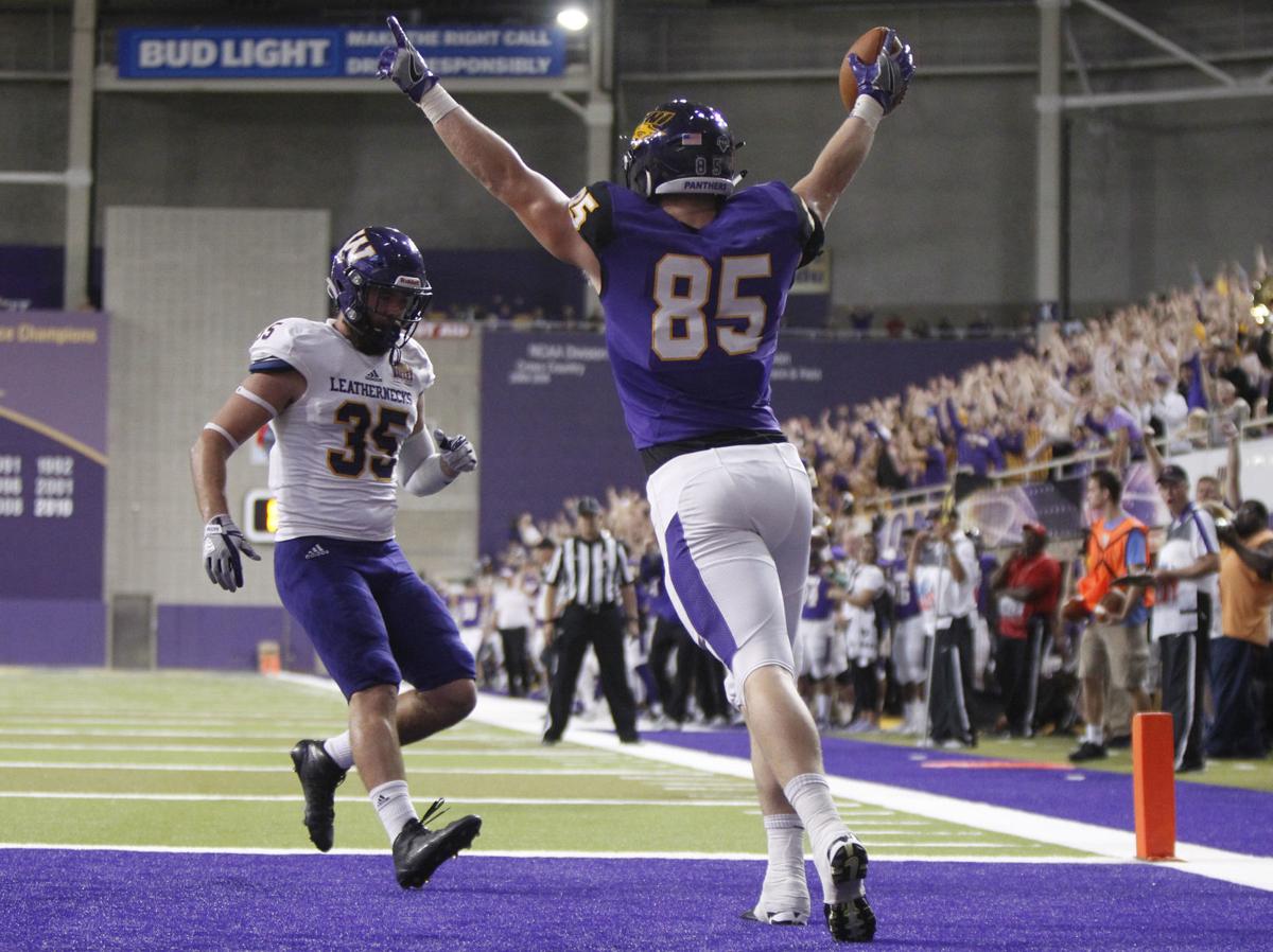 College Football Nissen Fellow Uni Seniors Gear Up For
