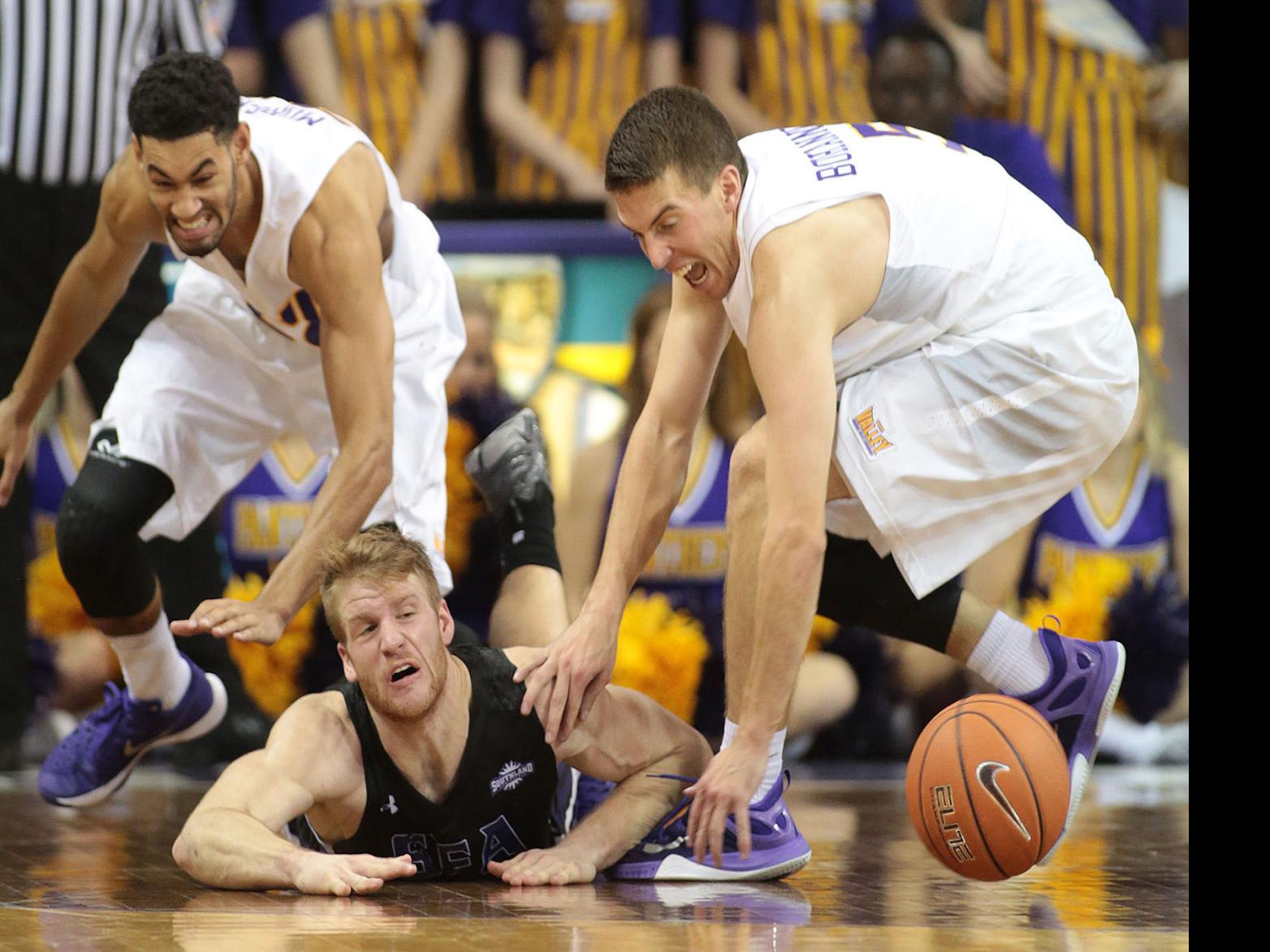 Uni Men S Basketball Panthers Beat Lumberjacks 70 60