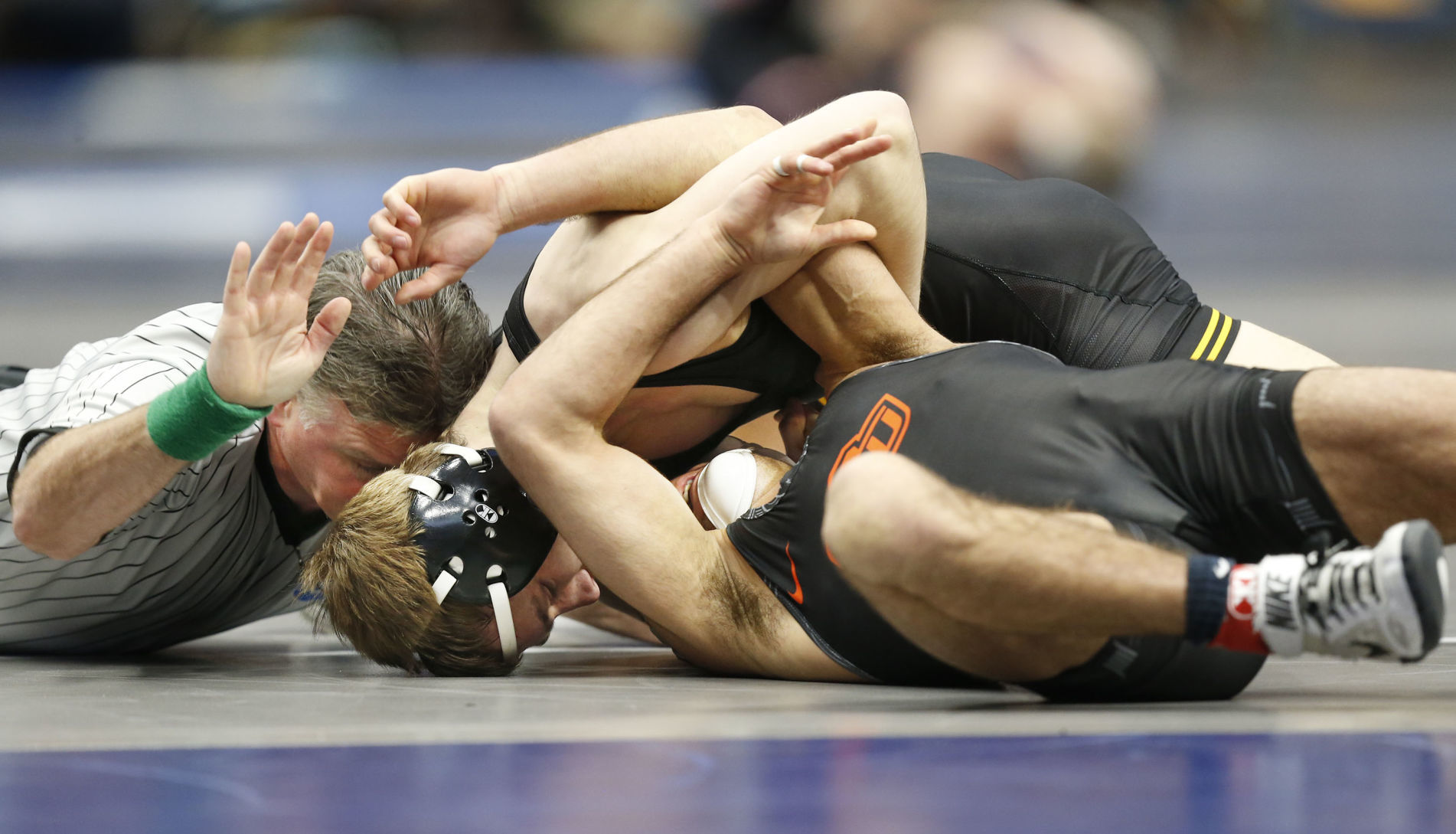 NCAA Wrestling: Iowa Freshman Lee Makes 125 Finals, Hawkeyes In Third ...