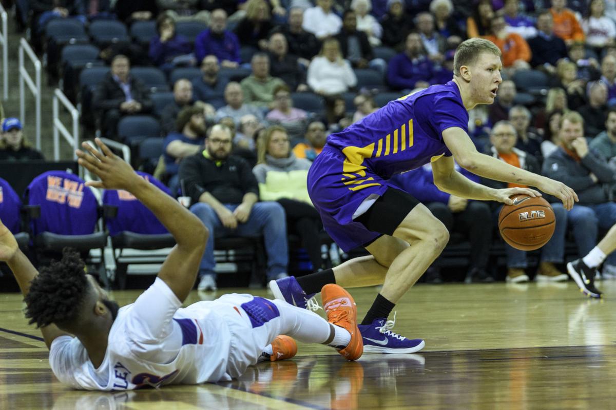 College Men S Basketball Uni Levels League Record At Evansville