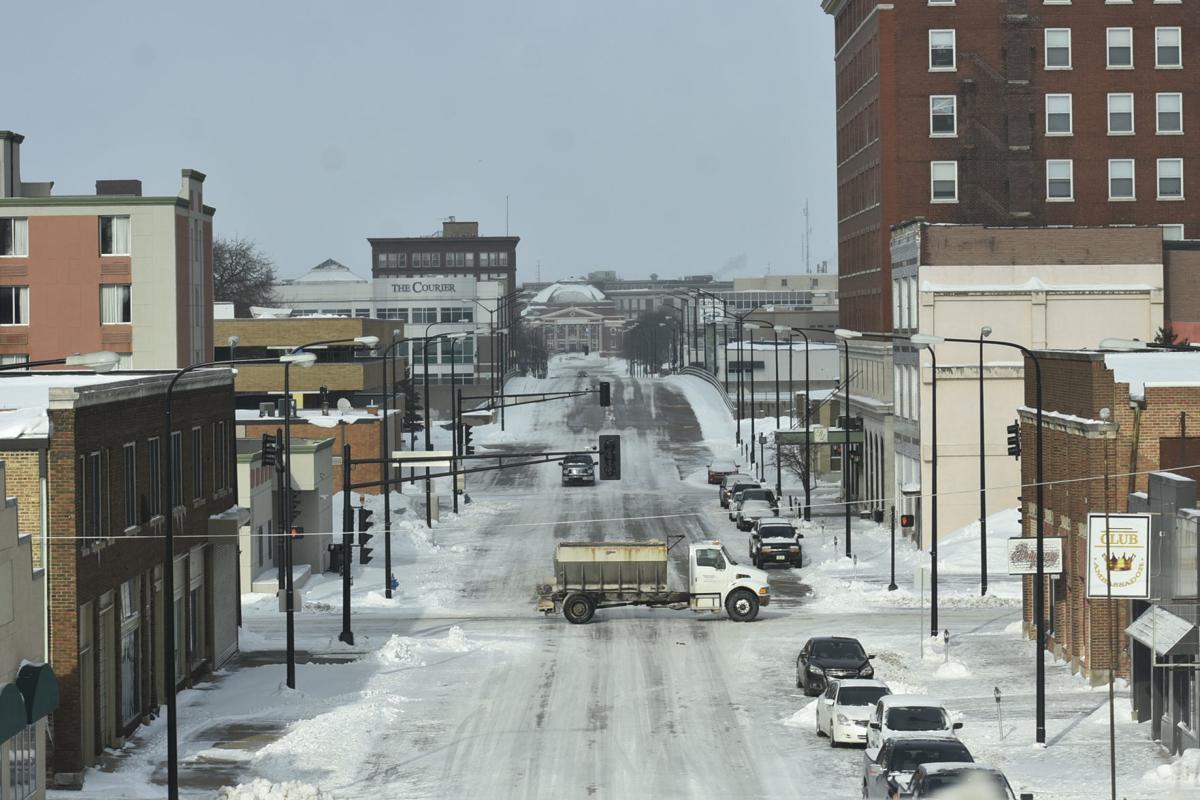 UPDATE Blizzardlike weather bring dangerous conditions to Iowa