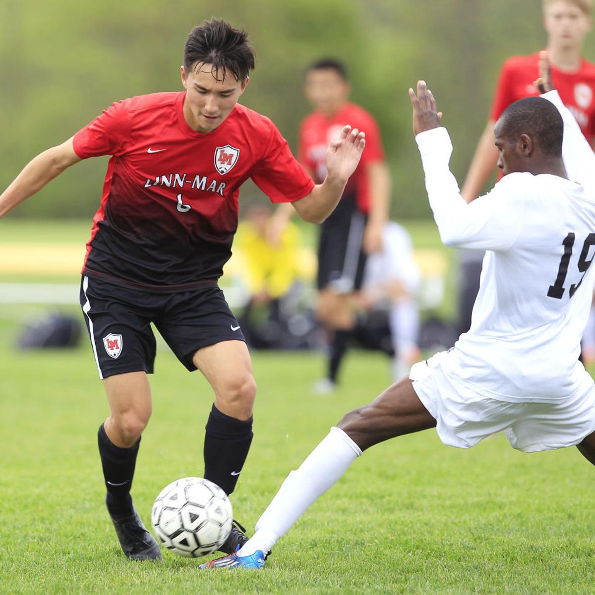 Prep Boys Soccer Defending Champ Linn Mar Shuts Out West 3 0