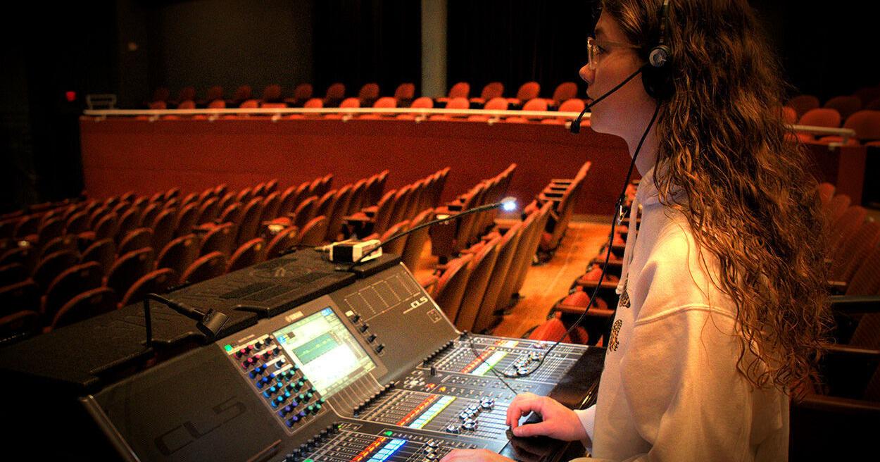 STEM students peek behind curtain at technical theater camp - Vimarsana News