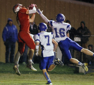 Prep Football Playoffs: South Winn Defeats Dike-New Hartford