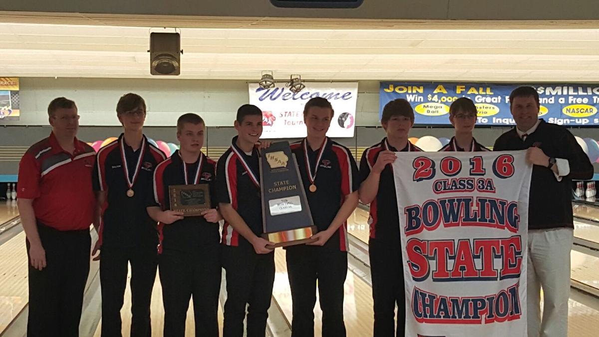 State bowling Champion Cedar Falls boys leave no doubt in 3A team race