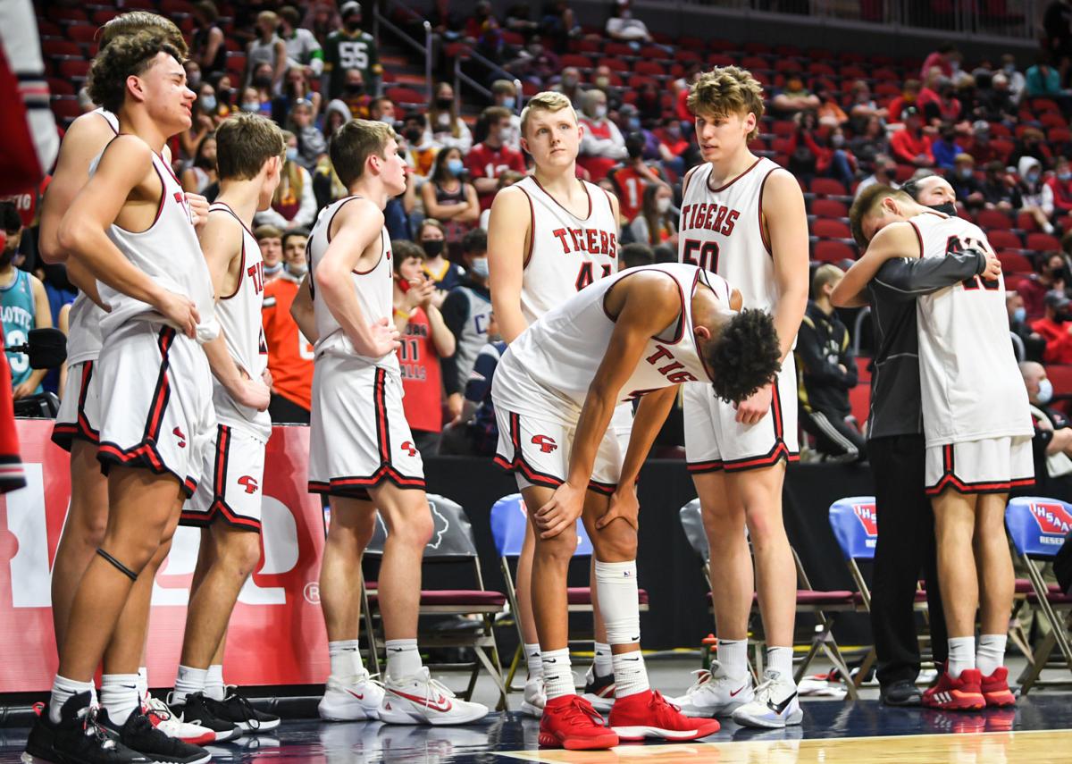 031121-qc-spt-boys-state-hoops-cedarfalls-027