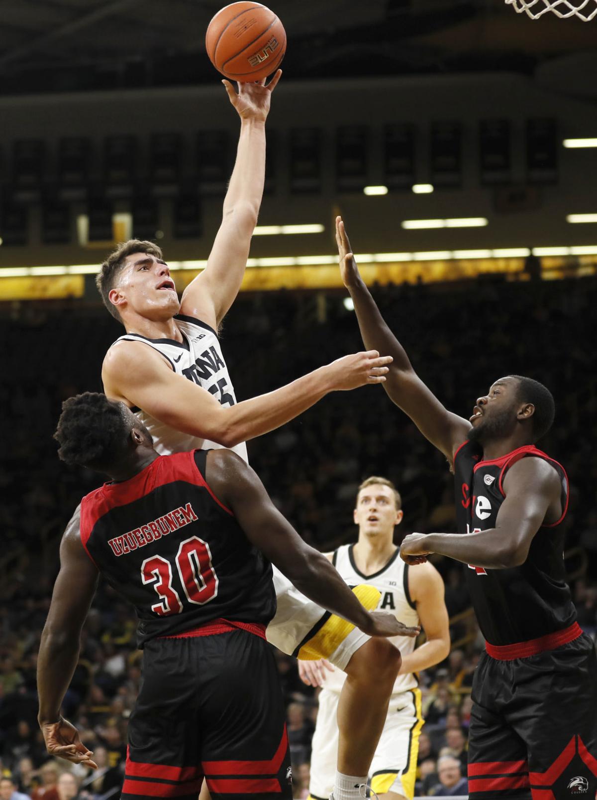 College Basketball Hawkeyes Smother Siu Edwardsville Basketball
