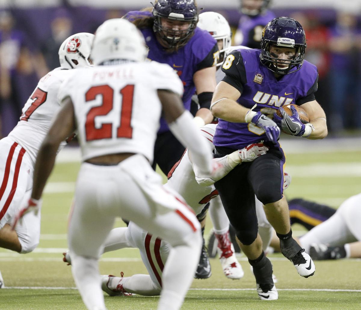 UPDATE: College football: Northern Iowa wrangles sixth-ranked South Dakota, 34-29