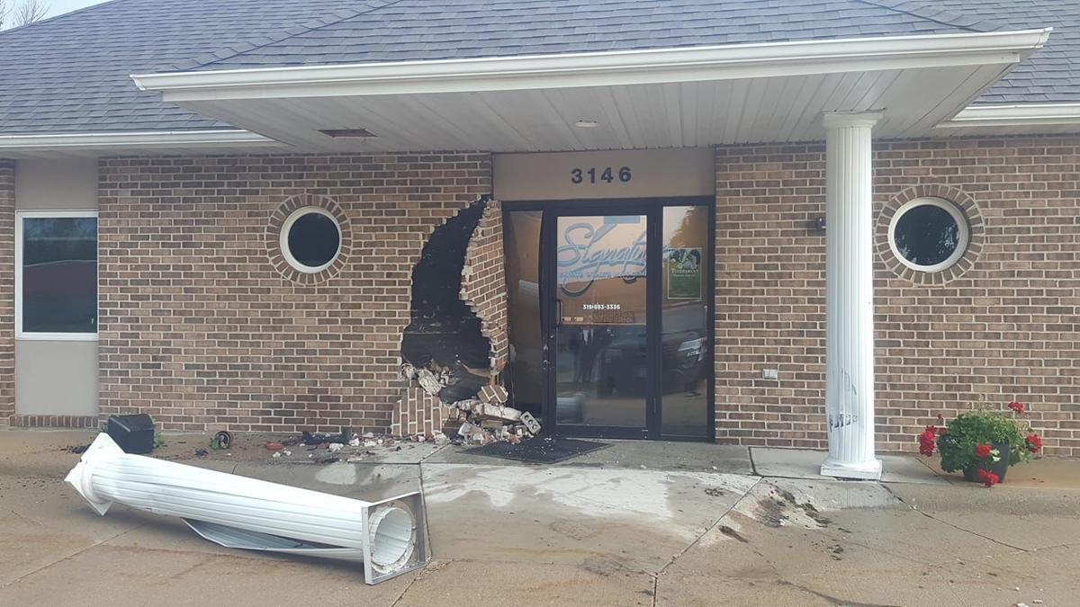 UPDATE WITH PHOTO Urbana driver crashes into Waterloo building