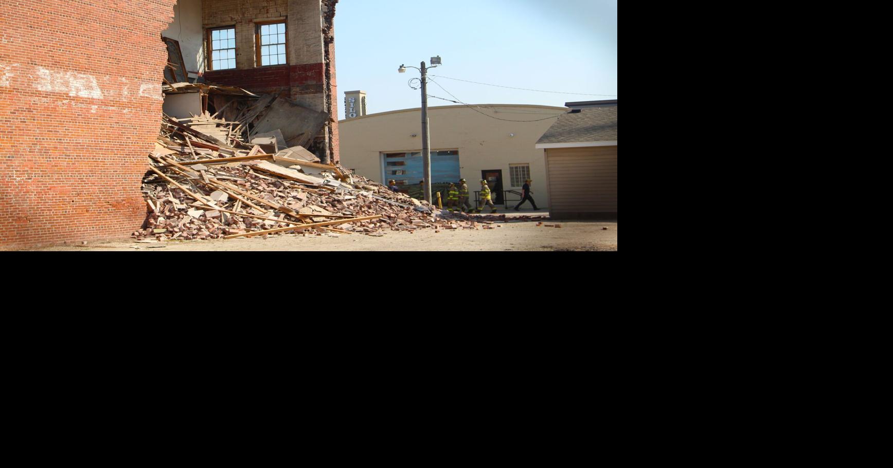 Portion of building collapses in downtown Waterloo