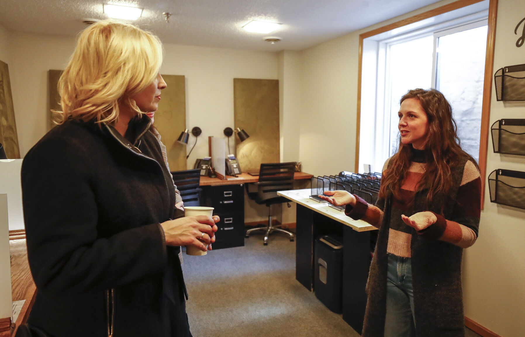 Rep. Ashley Hinson visits local organization to talk community needs