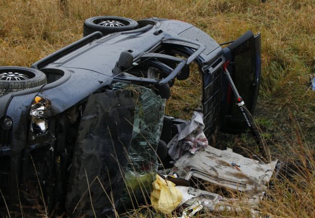UPDATE WITH NAMES: 1 hurt in Highway 218 crash north of Cedar Falls