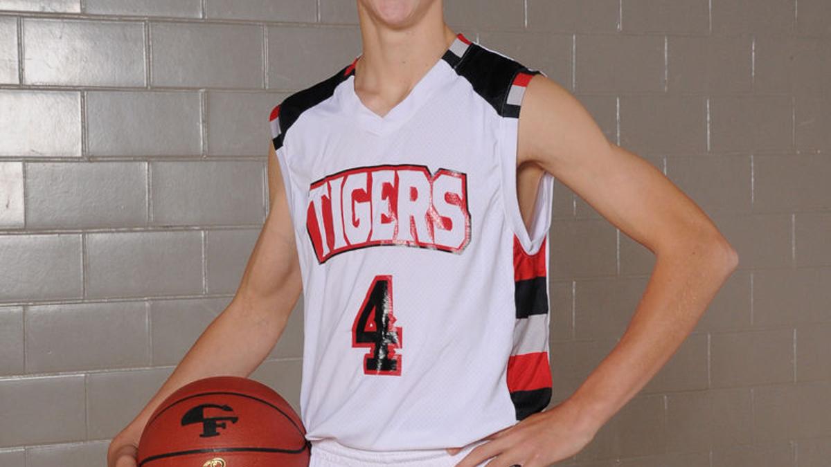 Friday Metro Roundup No 5 Senior Edges No 6 Cedar Falls 48 42 Basketball Wcfcourier Com