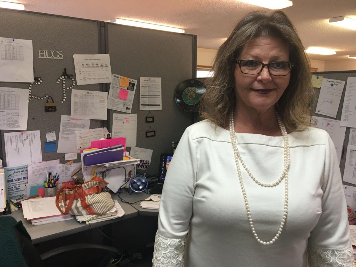 Cedar Falls Woman Battles Early Onset Alzheimer S With Love And