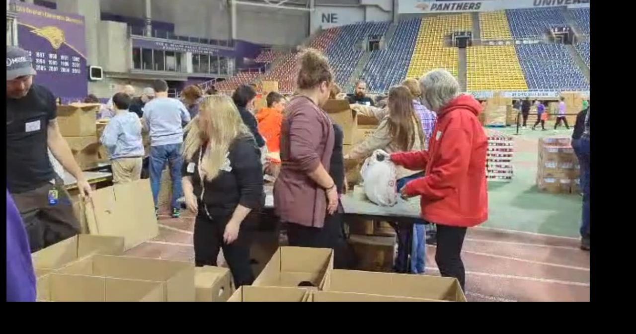 Thousands volunteer for Pack the Dome at UNI